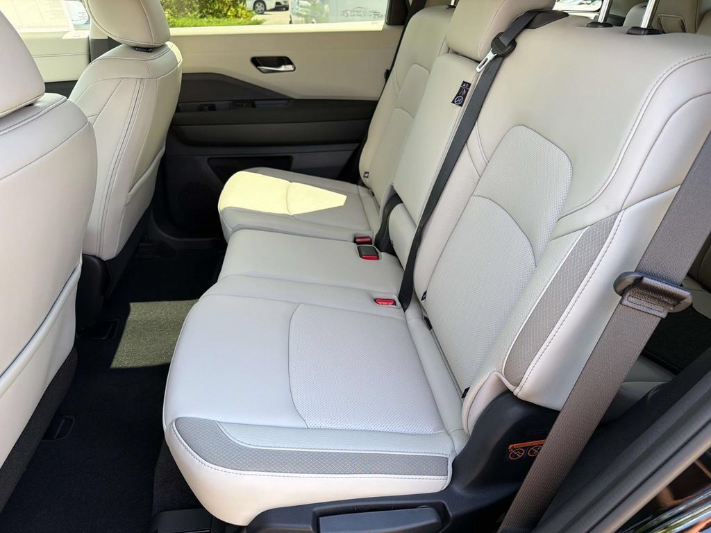 New 2026 Nissan Pathfinder SL AWD/4WD image 21