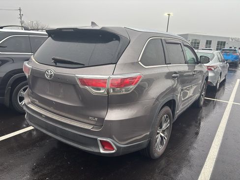 Certified 2016 Toyota Highlander XLE image 4