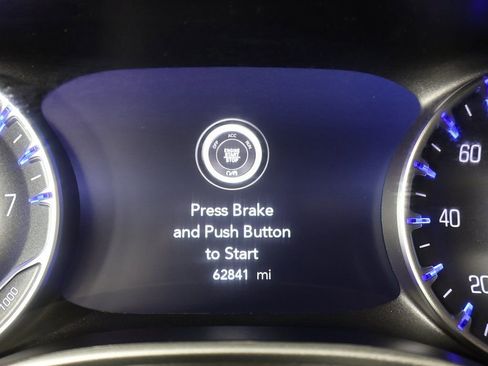 Used 2023 Chrysler Pacifica Touring-L FWD image 38