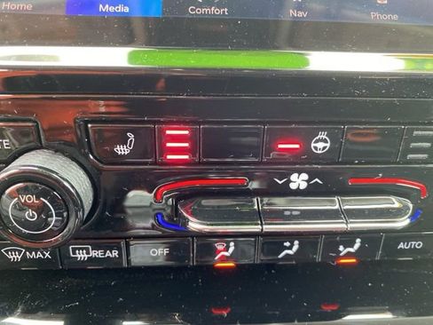 Used 2022 Jeep Grand Cherokee Limited 4xe image 29