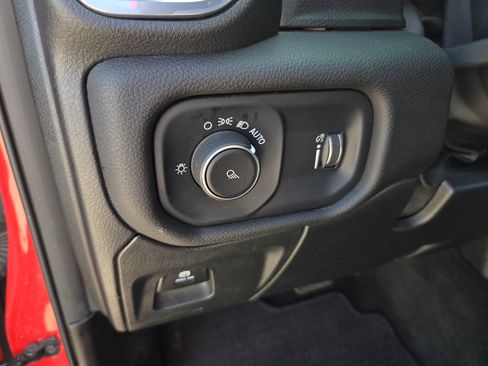 Used 2024 RAM 1500 Laramie RWD image 17