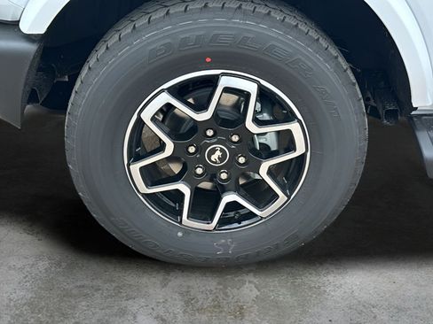 New 2026 Ford Bronco Outer Banks AWD/4WD image 9