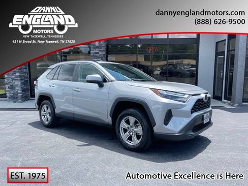Used 2024 Toyota RAV4 XLE AWD/4WD image 1