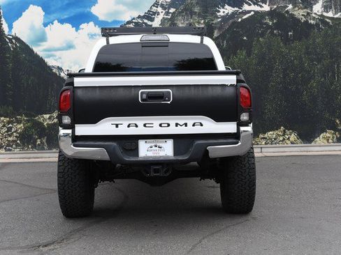 Used 2019 Toyota Tacoma SR5 AWD/4WD image 10