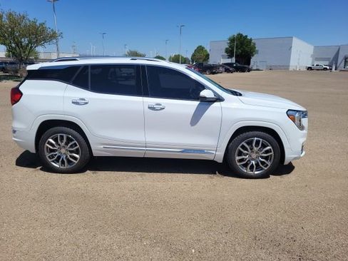 Used 2023 GMC Terrain Denali w/ Denali Premium Package AWD/4WD image 5