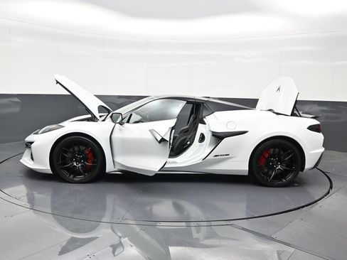 Used 2025 Chevrolet Corvette Z06 RWD image 33