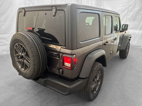Used 2025 Jeep Wrangler Sport S AWD/4WD image 7