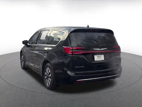 Used 2023 Chrysler Pacifica Touring-L image 11