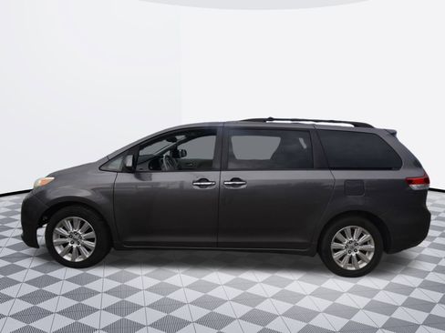 Used 2012 Toyota Sienna Limited image 2