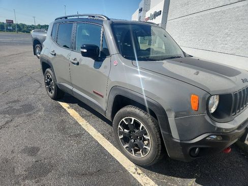 Used 2023 Jeep Renegade Trailhawk AWD/4WD image 2