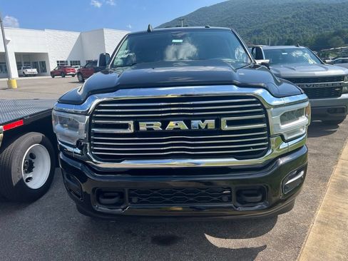 Used 2024 RAM 2500 Laramie AWD/4WD image 2