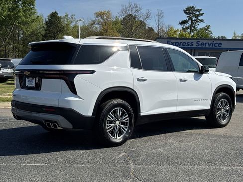 Used 2025 Chevrolet Traverse LT image 10