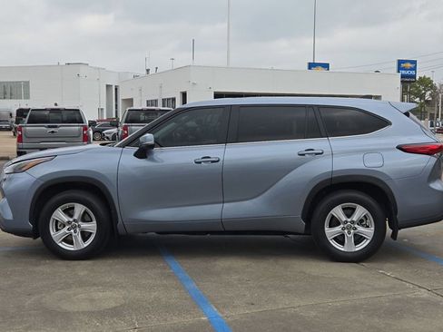Used 2023 Toyota Highlander LE image 9
