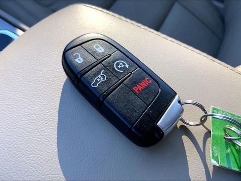 Used 2021 Jeep Grand Cherokee Limited image 13