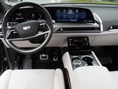 Used 2026 Cadillac Vistiq Sport image 17