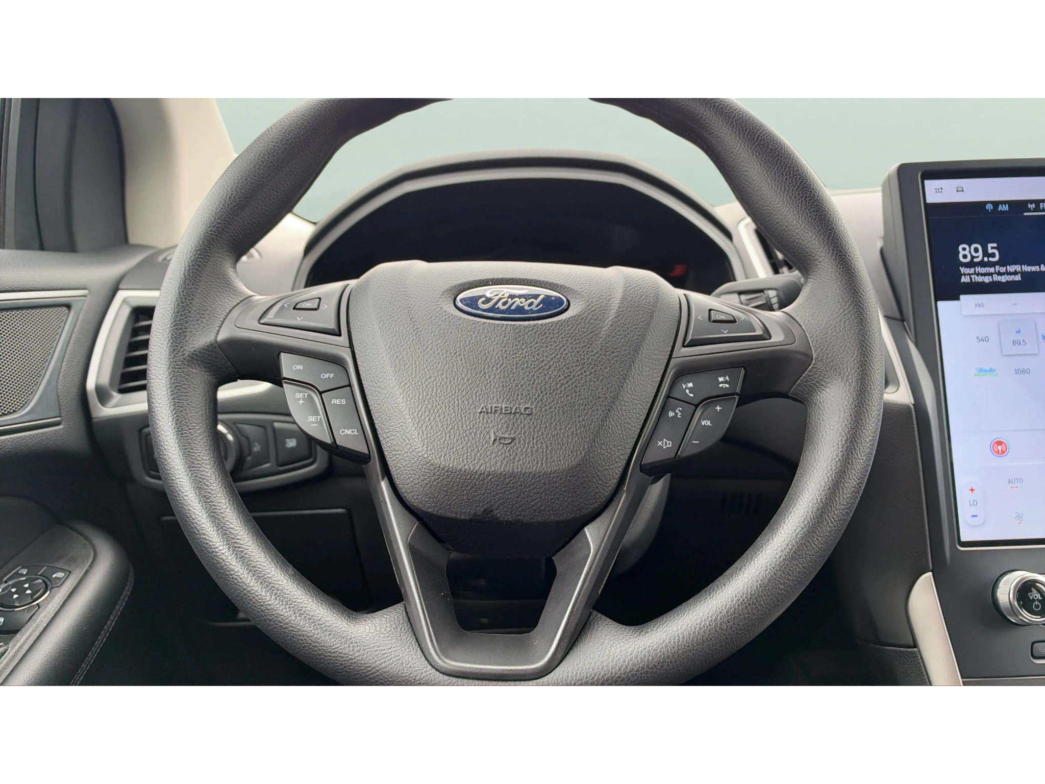 Used 2023 Ford Edge SE w/ Black Appearance Package AWD/4WD image 14
