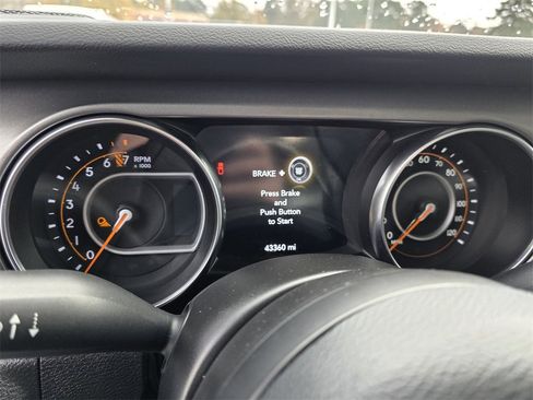 Used 2023 Jeep Gladiator Willys image 8