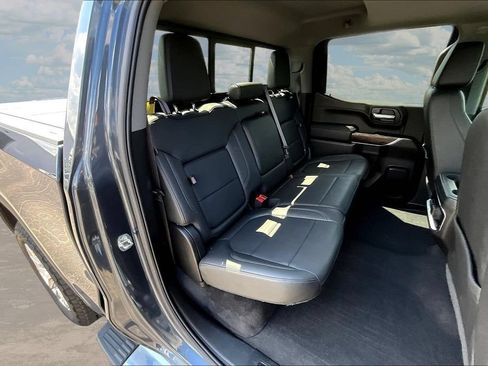 Used 2022 GMC Sierra 1500 SLT w/ SLT Premium Plus Package AWD/4WD image 28