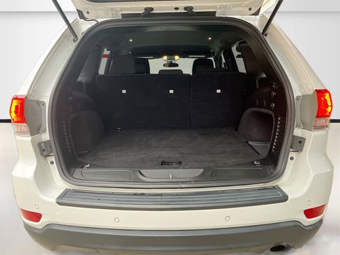 Used 2019 Jeep Grand Cherokee Laredo image 24