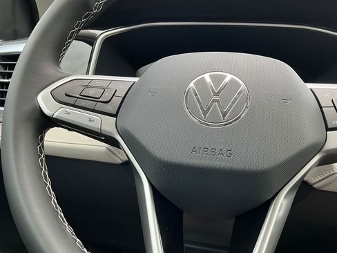 New 2025 Volkswagen Taos SE image 21