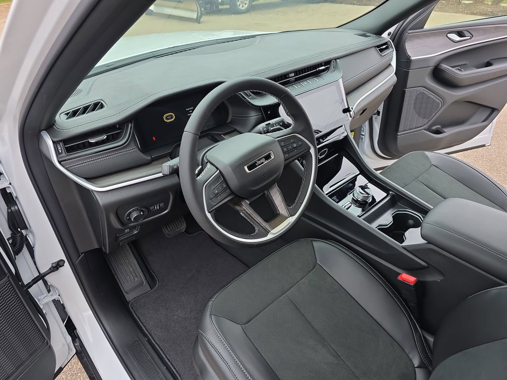 New 2026 Jeep Grand Cherokee Altitude AWD/4WD image 16