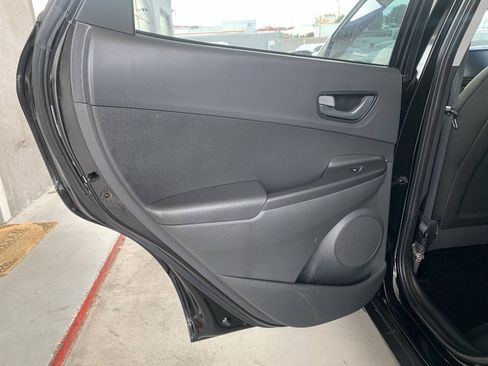 Used 2022 Hyundai Kona SEL FWD image 12