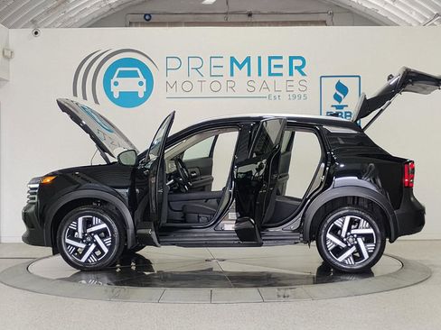 Used 2025 Nissan Kicks SV w/ SV Premium Package image 5