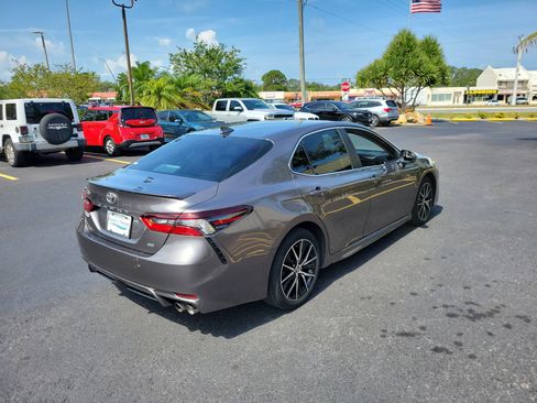 Used 2021 Toyota Camry SE FWD image 6