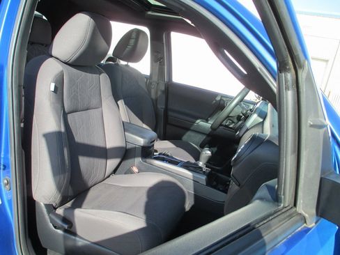 Used 2017 Toyota Tacoma TRD Sport image 20