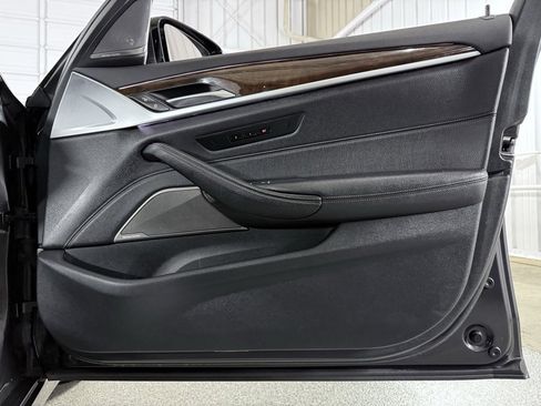 Used 2017 BMW 540i xDrive image 29