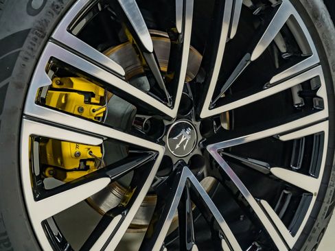 Used 2025 Maserati Grecale Modena image 16