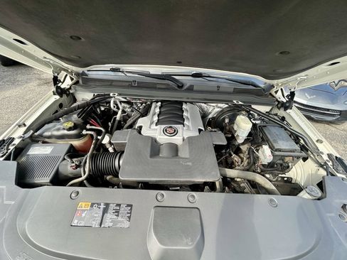 Used 2015 Cadillac Escalade Luxury AWD/4WD image 24