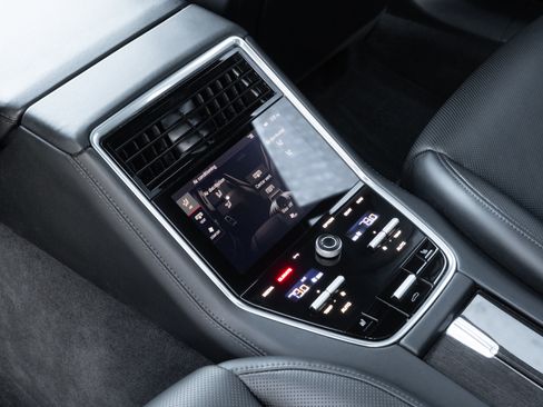 Used 2023 Porsche Panamera 4 image 31