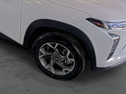 Used 2025 Chevrolet Trax LT w/ Driver Confidence Package image 16