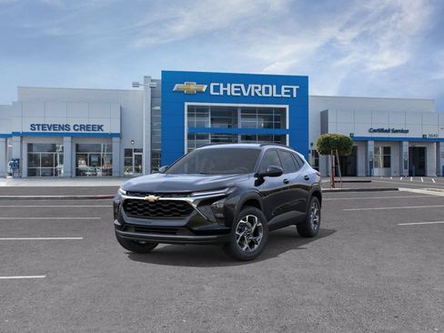 Used 2026 Chevrolet Trax LT w/ LT Convenience Package FWD image 8