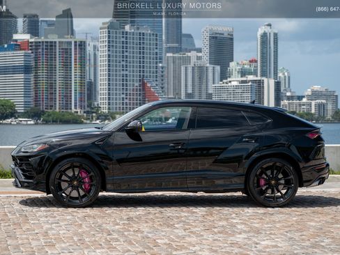 Used 2022 Lamborghini Urus AWD/4WD image 10