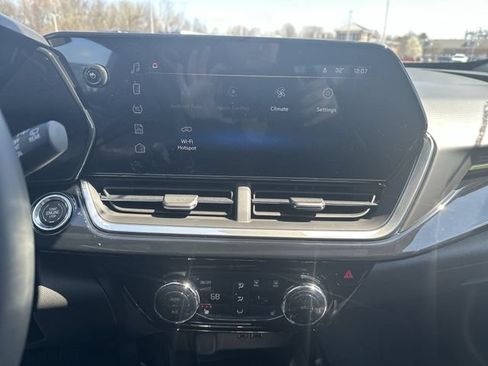 Used 2026 Chevrolet Trax ACTIV w/ Sunroof Package FWD image 16