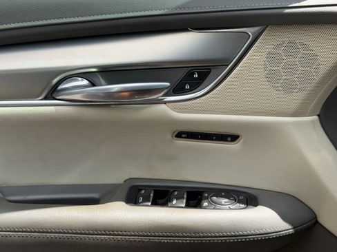 Used 2019 Cadillac XT5 Luxury FWD image 19
