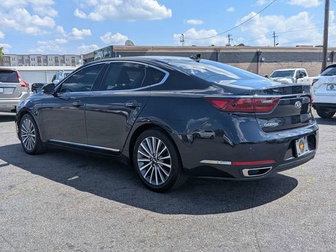Used 2017 Kia Cadenza Premium w/ Luxury Package FWD image 7
