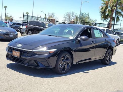 New 2026 Hyundai Elantra Sport FWD image 2