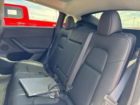 Used 2022 Tesla Model Y Long Range AWD/4WD image 17