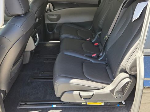 New 2026 Kia Carnival LXS FWD image 8