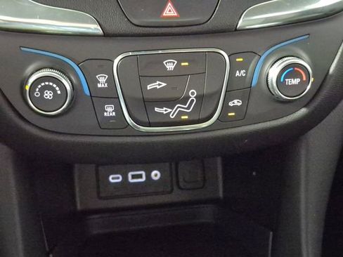 Used 2021 Chevrolet Equinox LT AWD/4WD image 18