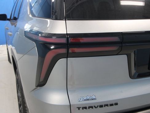 Used 2025 Chevrolet Traverse LT w/ Enhanced Driving Package FWD image 34