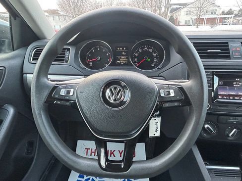 Used 2017 Volkswagen Jetta S image 16