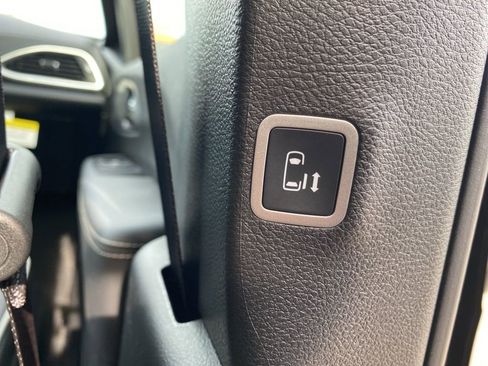 New 2026 Chrysler Pacifica Limited w/ S Appearance Package image 17