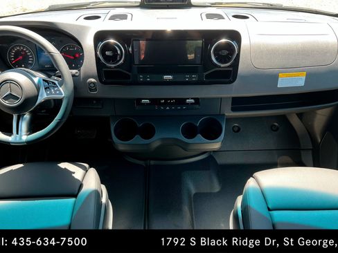 Used 2025 Mercedes-Benz Sprinter 2500 image 13