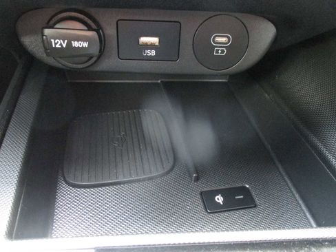 Used 2024 Hyundai Elantra SEL w/ Convenience Package image 3