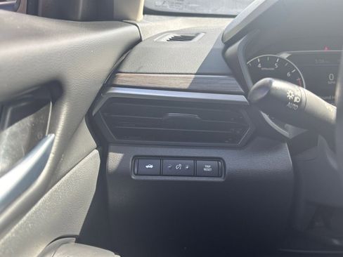 Used 2025 Nissan Altima 2.5 SV FWD image 32