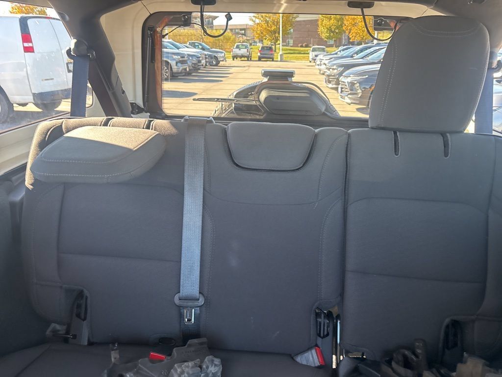 Used 2022 Jeep Wrangler Unlimited Sahara w/ LED Lighting Group AWD/4WD image 35